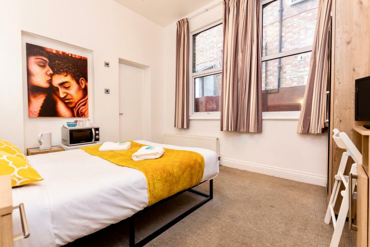 Oyo Tamtam Acton Hotel Londres Exterior foto